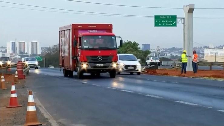 Trecho da rodovia que será interditado durante dois dias em Rio Preto (Foto: Reprodução/TV TEM)