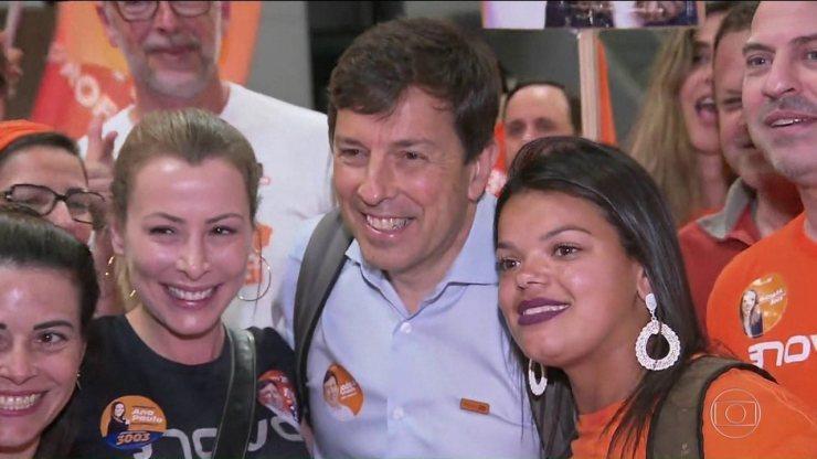 Candidato do Novo, João Amoêdo, faz campanha em Curitiba