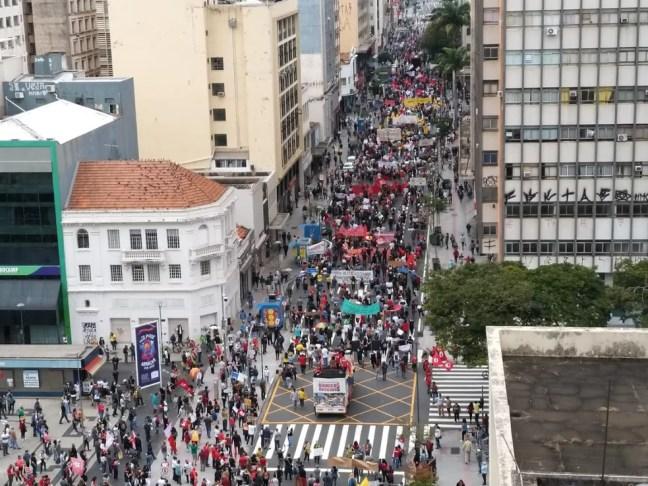 Protesto contra Bolsonaro e a favor da vacina em Campinas (SP), na manhã deste sábado (19). — Foto: Fabio Teodósio Costa
