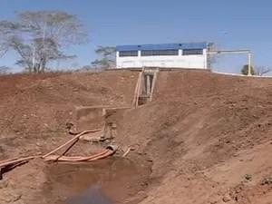 Estação de captação em Araçatuba teve de alterar forma de capturar água (Foto: Reprodução/ TV TEM)