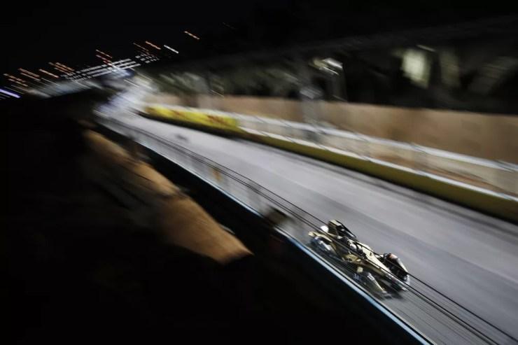 Atual campeão da Fórmula E, António Félix da Costa acelera no primeiro treino livre para o ePrix de Diriyah — Foto: FIA Fórmula E