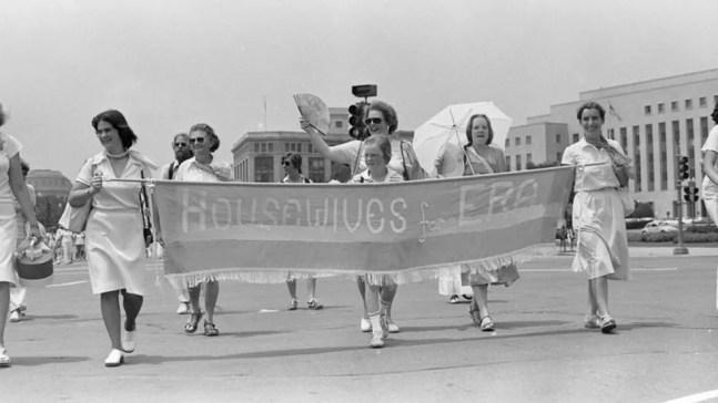 Luta pela igualdade de gênero nos Estados Unidos atraiu mulheres de diferentes grupos sociais — Foto: Ann E. Zelle/ Getty Images