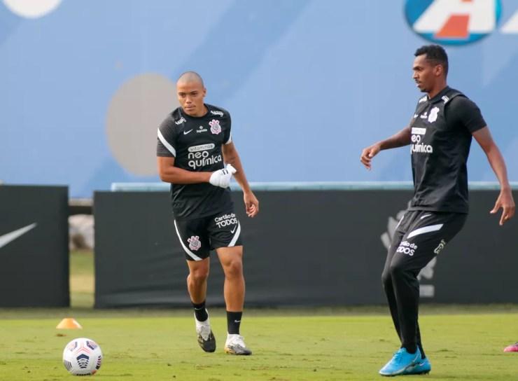 Mandaca e Jô no treino do Corinthians — Foto: Rodrigo Coca/Ag. Corinthians