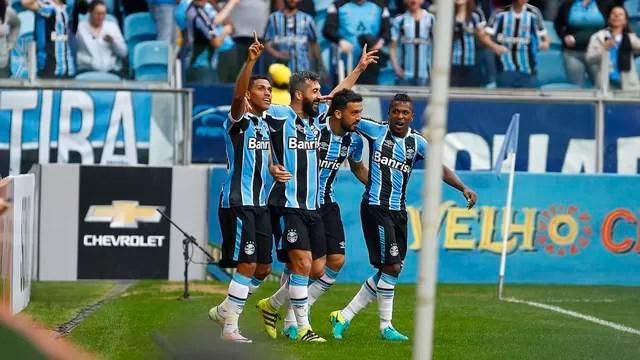 Grêmio encerra tabu, vence São Paulo na Arena pela primeira vez e encosta na liderança