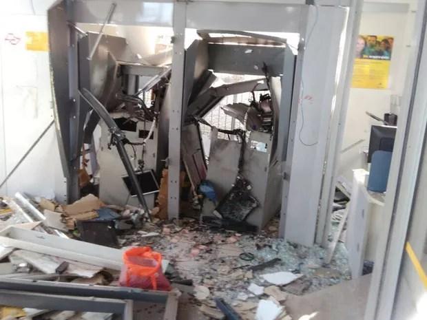 Agência bancária de Planalto ficou completamente destruída  (Foto: André Modesto/TV Tem )