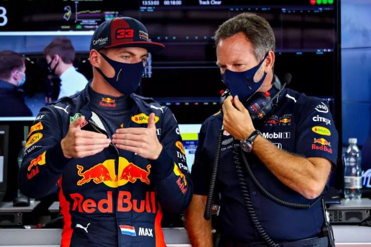 Max Verstappen e Christian Horner, da RBR, no GP da Inglaterra de 2020; etapa é a próxima do calendário 2021 da F1 — Foto: Mark Thompson/Getty Images