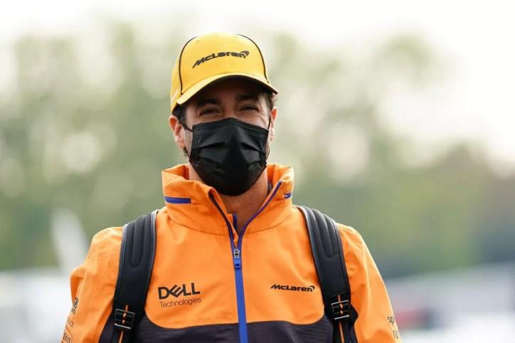Daniel Ricciardo, da McLaren, no GP da Emilia-Romagna — Foto: Hasan Bratic/picture alliance via Getty Images
