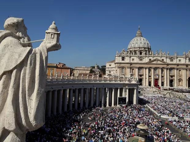 Praça de São Pedro, no Vaticano, durante a cerimônia de canonização de Madre Teresa de Calcutá (Foto: Stefano Rellandini/Reuters)