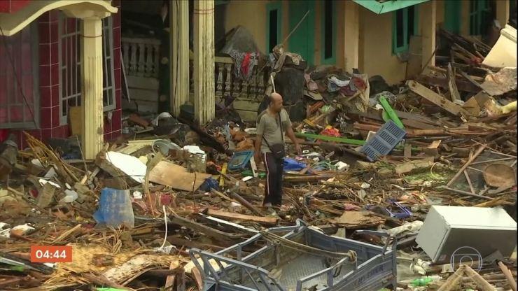 Número de mortes causadas pelo tsunami na Indonésia passa de 400