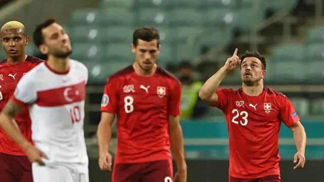 Shaqiri comemora gol em Suíça x Turquia