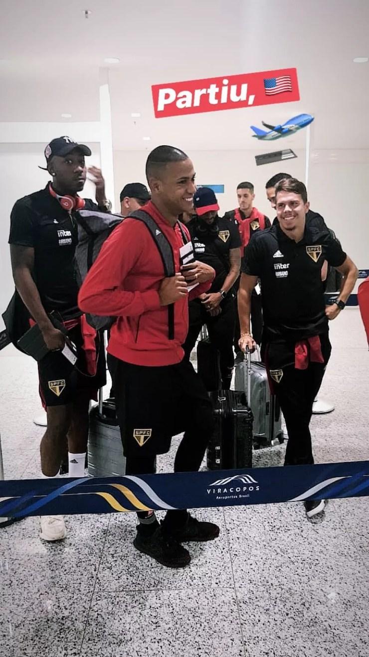 Jogadores do São Paulo no embarque para os EUA — Foto: Reprodução