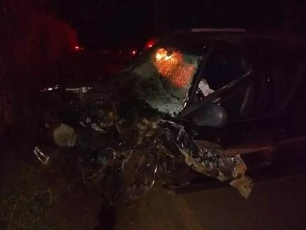 Motorista embriagado bate de frente com outro carro em São João do Iracema (SP) (Foto: Site Votunews/Divulgação)