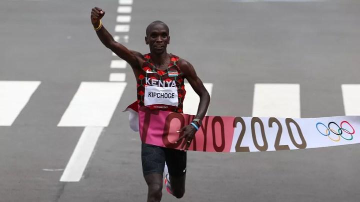 Eliud Kipchoge é bicampeão olímpico na maratona — Foto: Feline Lim/Reuters