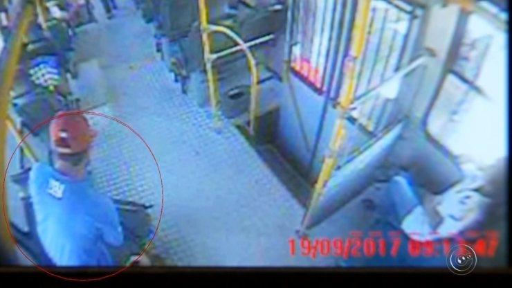 Câmeras flagram ato obsceno praticado por homem em ônibus de Marília
