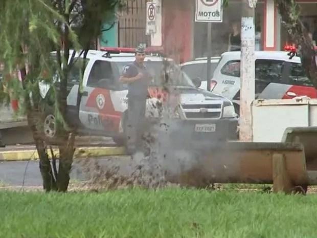 Bomba foi explodida na área central de Nova Granada (Foto: Reprodução/ TV TEM)