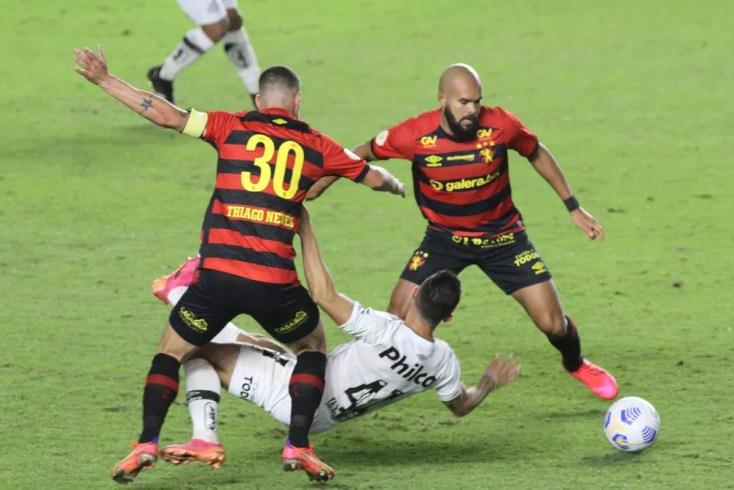 Santos tropeça para o Sport na Vila — Foto: Fernanda Luz/Agif
