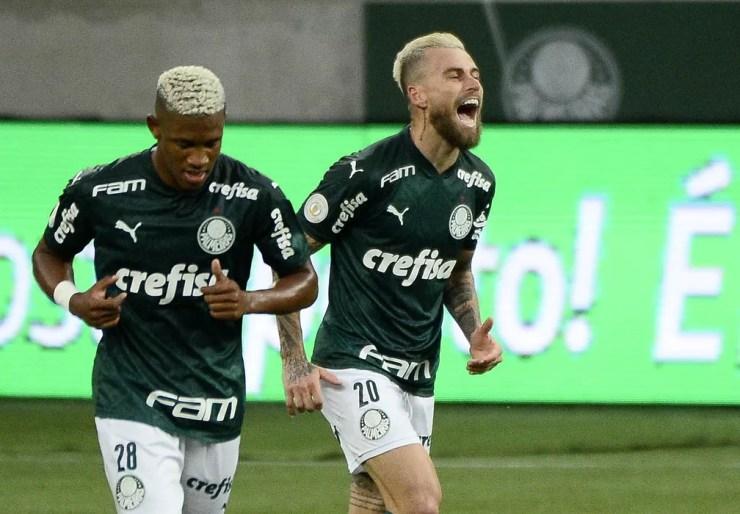 Lucas Lima teve papel de destaque na vitória contra o Palmeiras — Foto: Marcos Ribolli