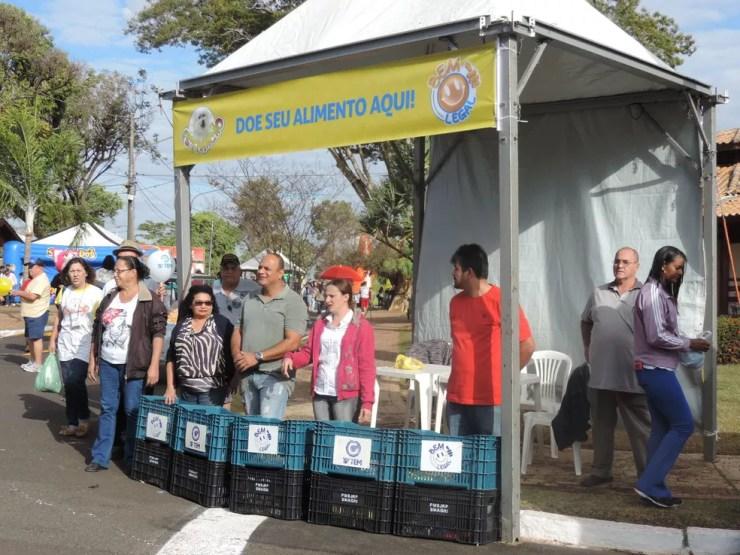 Público também pôde fazer o bem doando alimentos para a Campanha Bem Legal da TV TEM (Foto: Bruna Alves/G1)