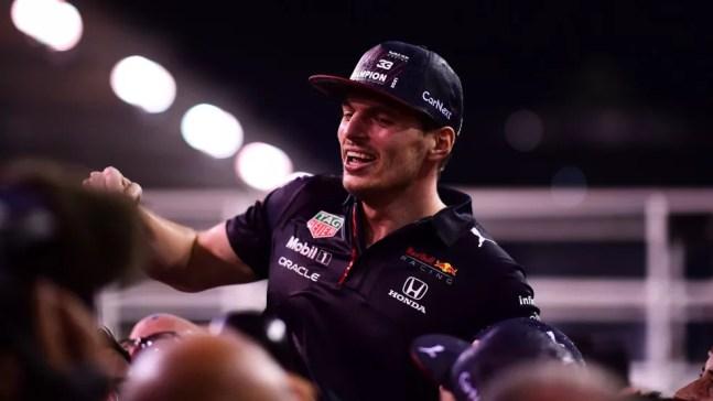 Max Verstappen comemora vitória no GP de Abu Dhabi e primeiro título na F1 em 2021 — Foto: Mario Renzi - Formula 1/Formula 1 via Getty Images