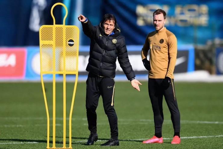 Antonio Conte e Eriksen trabalharam juntos na Inter de Milão; treinador abre as portas para retorno do meia ao Tottenham — Foto: Getty Images