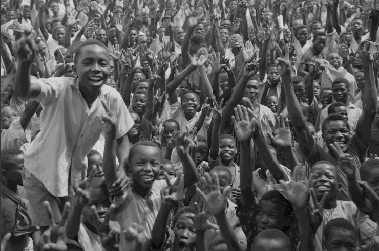 População da Nigéria comemora a independência do país, em 1960 - Getty Images