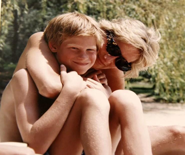 Príncipe Harry com a mãe, Princesa Diana (Foto: HANDOUT / REUTERS)