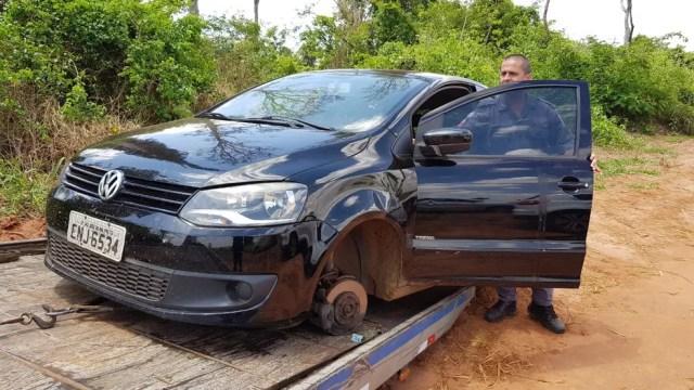 Polícia encontrou carro da jovem em estrada rural entre RIo Preto e Mirassol (SP). Ela desapareceu após dar carona para desconhecido (Foto: Cássio Nigro/TV TEM)
