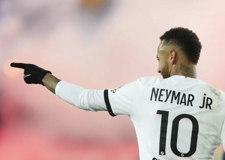 Neymar comemora o seu primeiro gol contra o Bordeaux — Foto: Stephane Mahe/Reuters