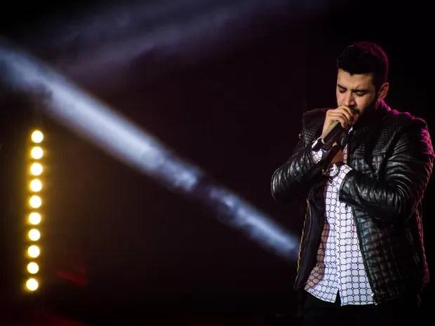 O cantor galã Gusttavo Lima arranca suspiros das fãs na Arena de Barretos, SP  (Foto: Mateus Rigola/G1)