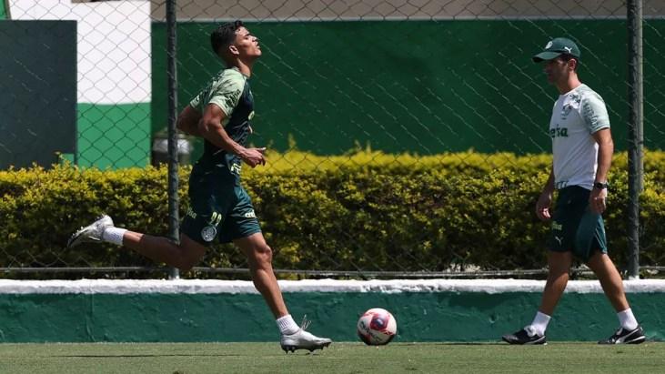 Danilo Barbosa, meio-campista do Palmeiras, na Academia de Futebol — Foto: Cesar Greco / Ag. Palmeiras