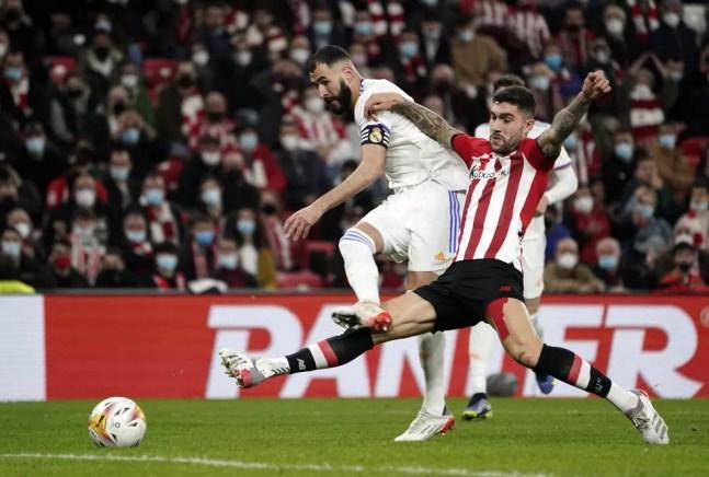Benzema marcou os dois gols da vitória merengue — Foto: Reuters