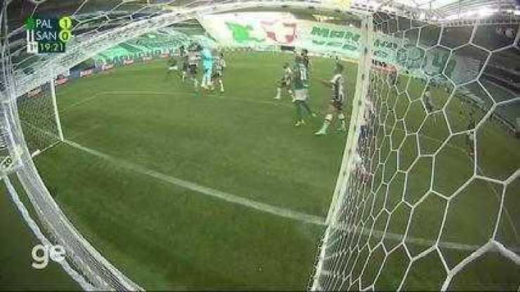 Gol de Gustavo Gómez contra o Santos