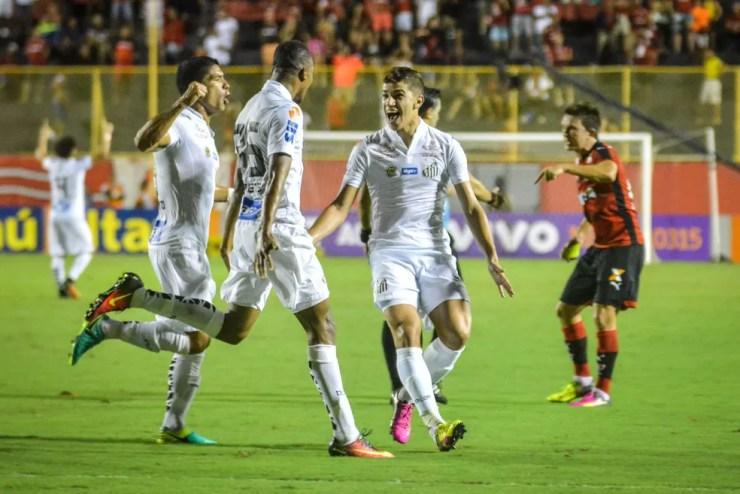 Santos venceu as últimas três partidas que jogou no Barradão — Foto: Agência Estado