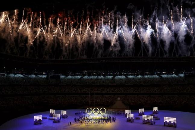 Visão geral do Estádio Olímpico durante apresentação de bailarinos na cerimônia de abertura — Foto: Laurence Griffiths/Getty Images