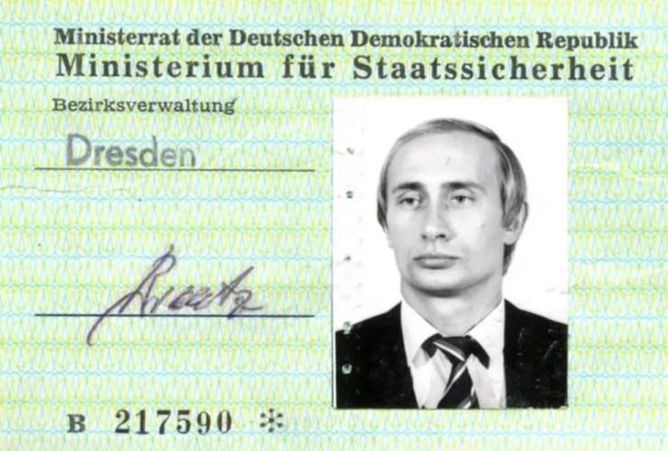 Documento de identificação de Putin na Stasi, 1985 — Foto: BSTU via BBC