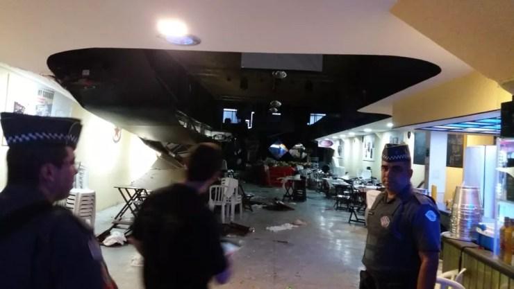 Desabamento de mezanino deixa 26 feridos, segundo Corpo de Bombeiros — Foto: Divulgação/Polícia Militar