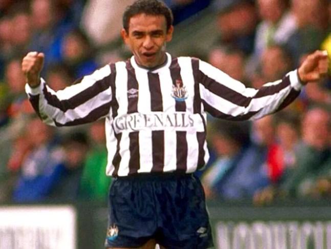 Ex-jogador Mirandinha atuando pelo Newcastle (ING) — Foto: Reprodução/Daily Mail