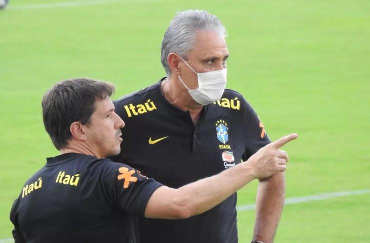 Juninho Paulista, coordenador da Seleção, e o técnico Tite — Foto: Bruno Cassucci