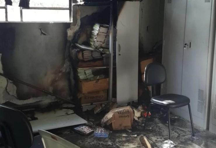 Uma sala do Caps de Criciúma foi incendiada (Foto: Denise de Medeiros/NSC TV)