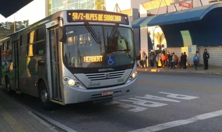 Sem acordo, motoristas de ônibus retomam greve na madrugada desta quinta-feira (Foto: Jomar Bellini/TV TEM )