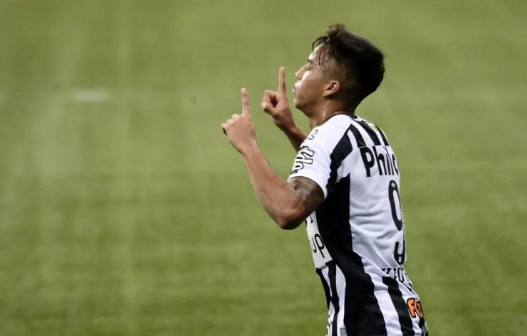 Kaio Jorge, atacante do Santos, comemorando gol contra o Palmeiras — Foto: Marcos Ribolli