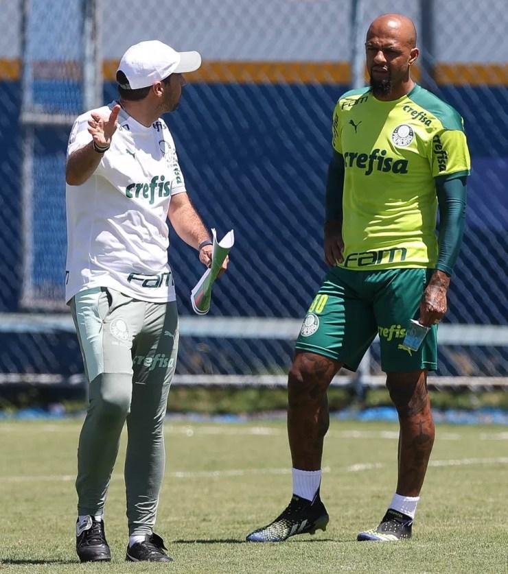 Abel Ferreira e Felipe Melo durante treino do Palmeiras — Foto: Cesar Greco