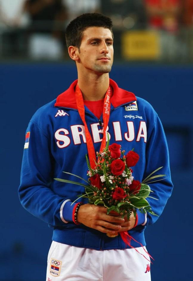 Novak Djokovic com a medalha de bronze nas Olimpíadas de Pequim 2008  — Foto: Getty Images