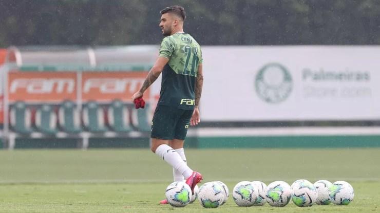 Victor Luis tem se "apresentado" à comissão técnica de Abel neste início de temporada — Foto: Cesar Greco / Ag. Palmeiras