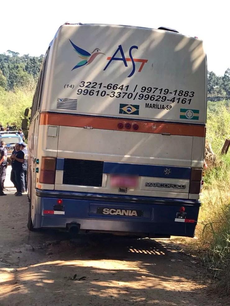 O ônibus foi sequestrado nesta segunda-feira, na estrada Cururuguara (Foto: Guarda Municipal/Divulgação)