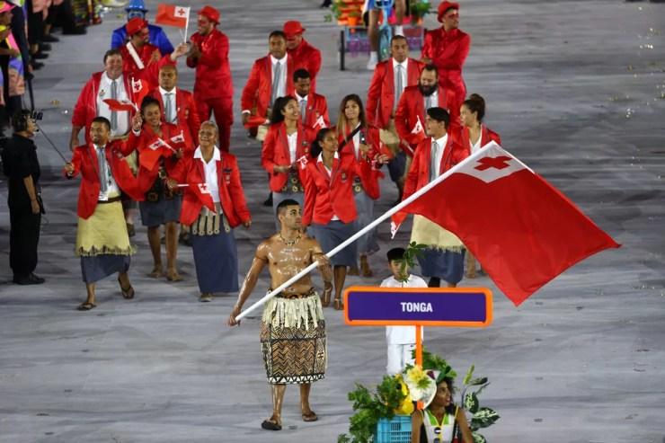 Pita como porta-bandeira de Tonga na Rio 2016 — Foto: Paul Gilham/Getty Images