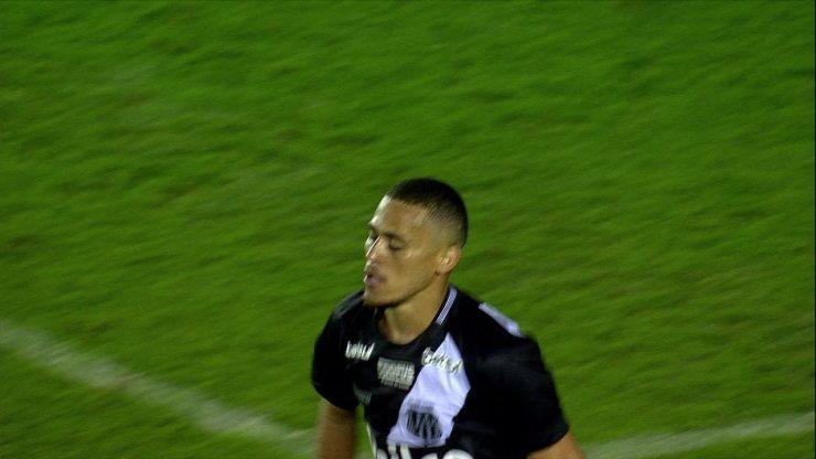 Bruno Rodrigues teve grande atuação contra o Santos na Vila Belmiro