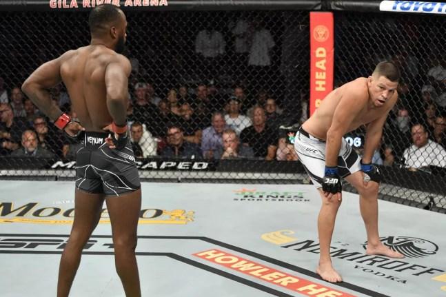 Nate Diaz provoca Leon Edwards no UFC 263 — Foto: Getty Images