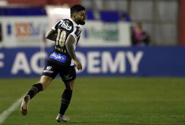 Paraná foi o clube que mais sofreu com Gabigol: quatro gols — Foto: Agência Estado