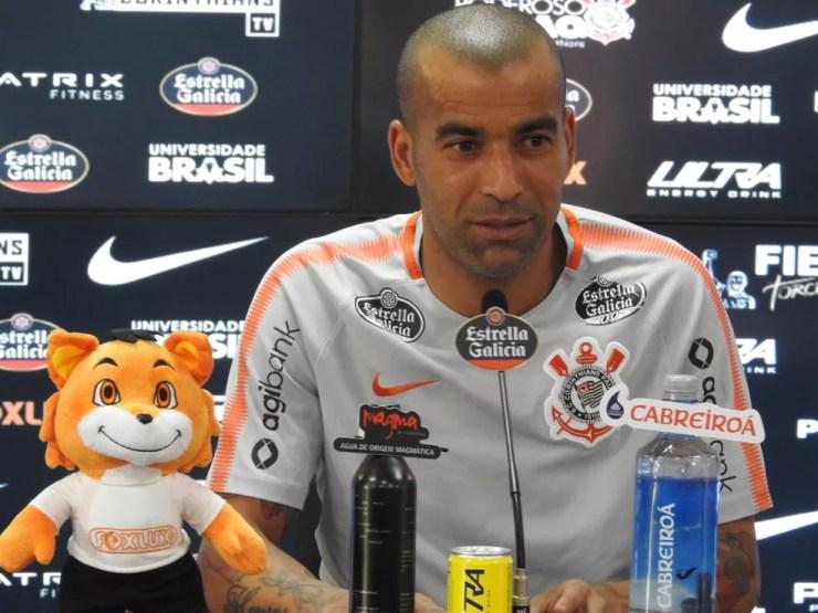 Emerson Sheik concedeu entrevista coletiva no Corinthians nesta sexta-feira — Foto: Bruno Cassucci